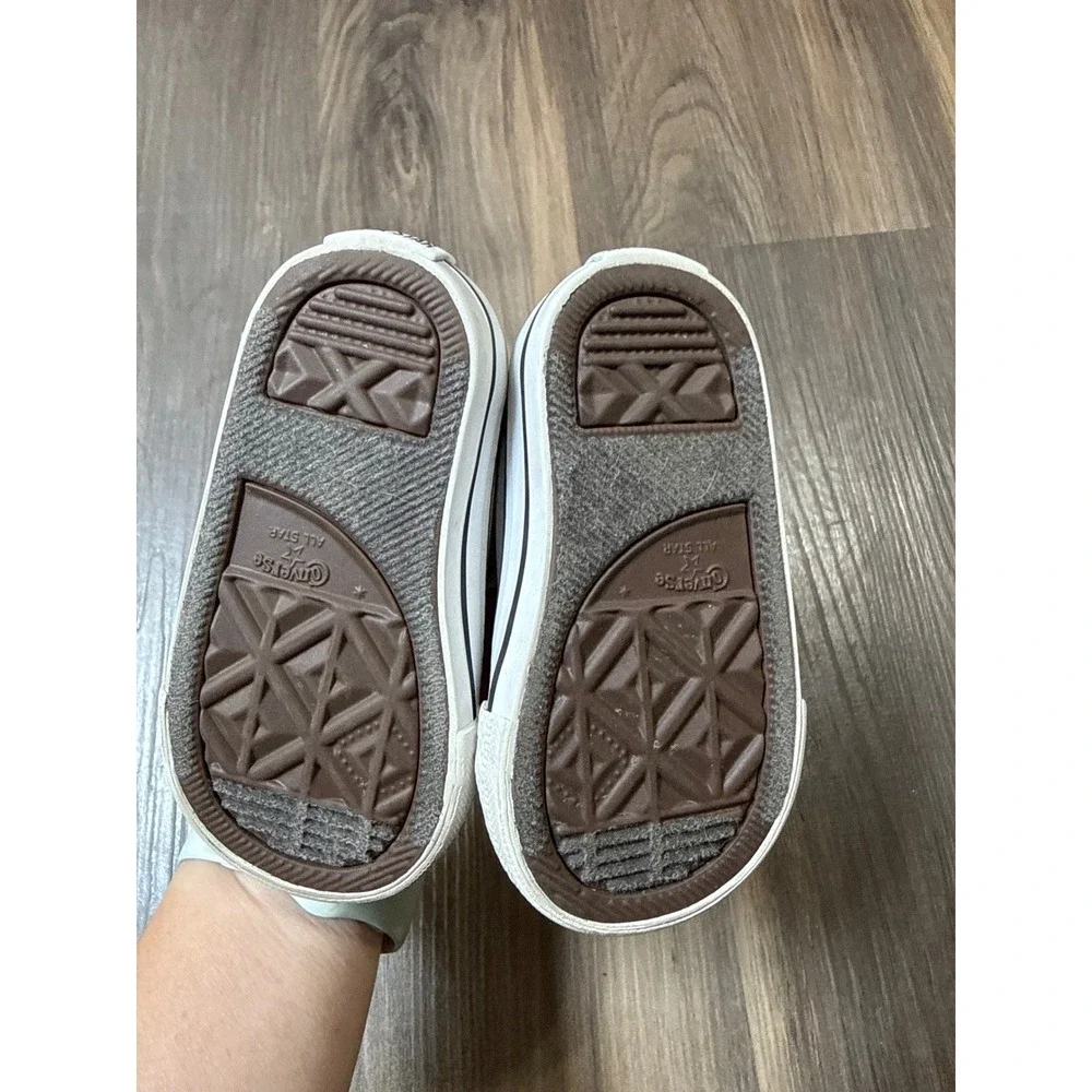 Converse Chuck Taylor All Star Toddler 4 White Faux Leather Low Top Sneakers
